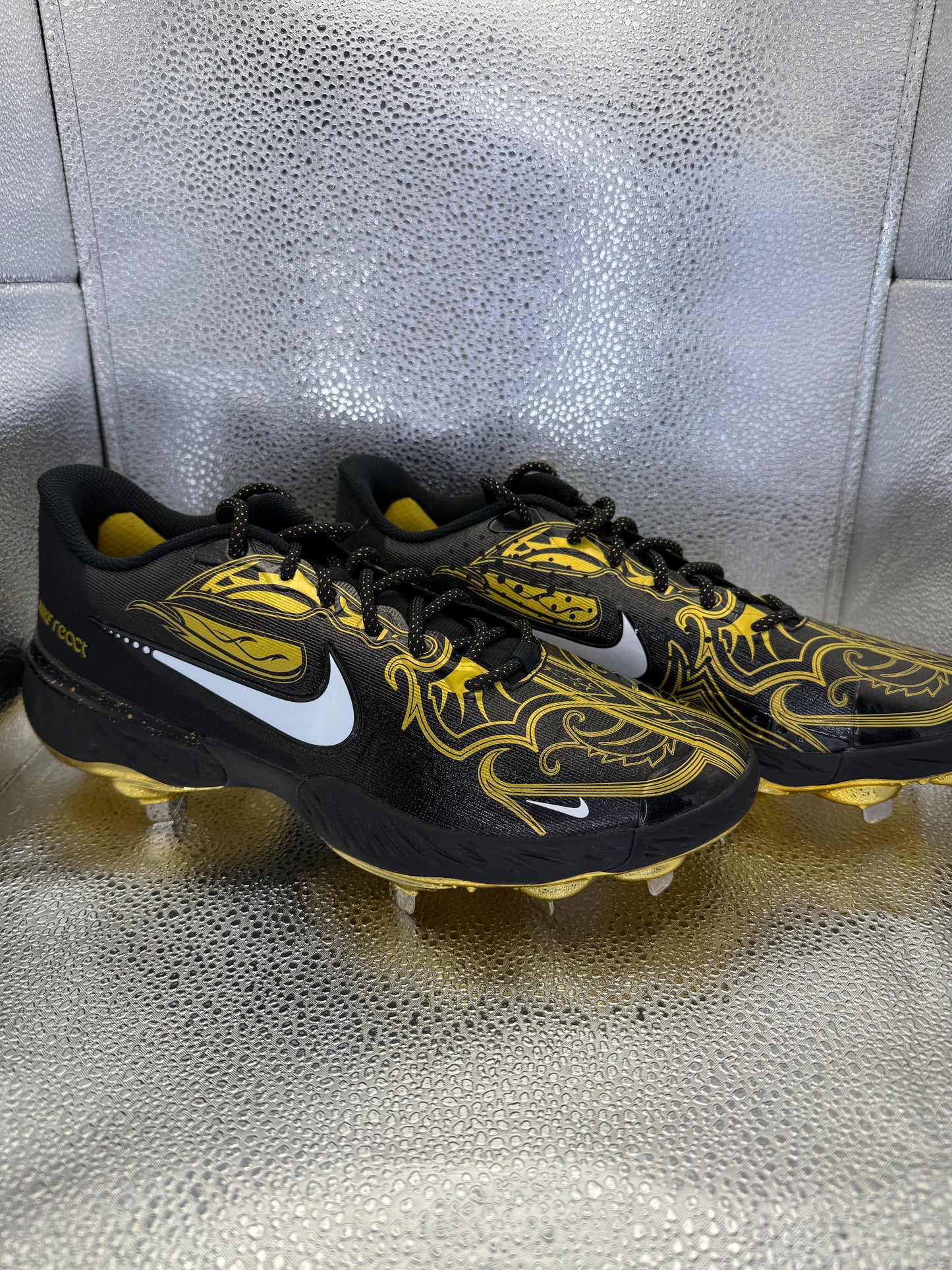 Alpha Huarache Elite 3 Low Black Gold Baseball Cleats